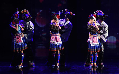 全球最亮的投影机科视D4K45点亮《侗寨人家》和《东坡海南》