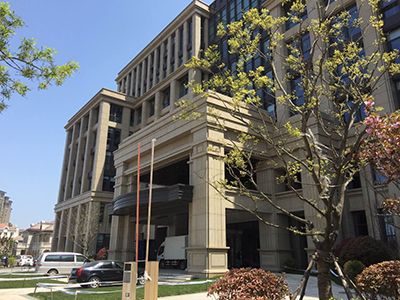 股东助力 屏添新意