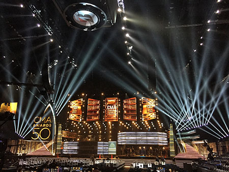 在第五十届CMA乡村音乐颁奖典礼上，Sennheiser Digital 9000无线系统在碧昂斯与南方小鸡的联袂演出中大放异彩