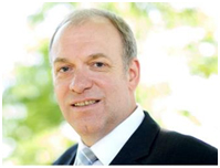 Sennheiser与光荣退休的gerhard tammen道别,他已在此工作15年