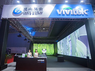 “魔幻熊猫”乐翻天！Vivitek精彩演“艺”成都国际音乐（演艺）设施设备博览会