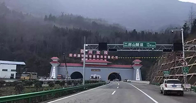 这么多DET投影机都卖到这里了，你知道投影市场有多大？