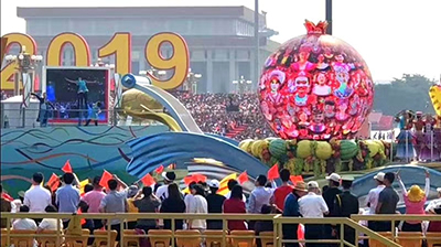 超燃!“石榴红了”落地新疆美术馆