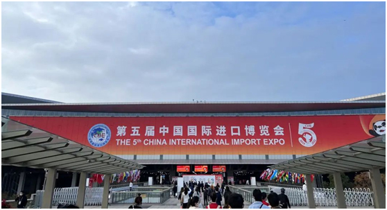 冠捷科技集团精彩亮相第五届中国国际进口博览会，展示全屏视讯新生态！